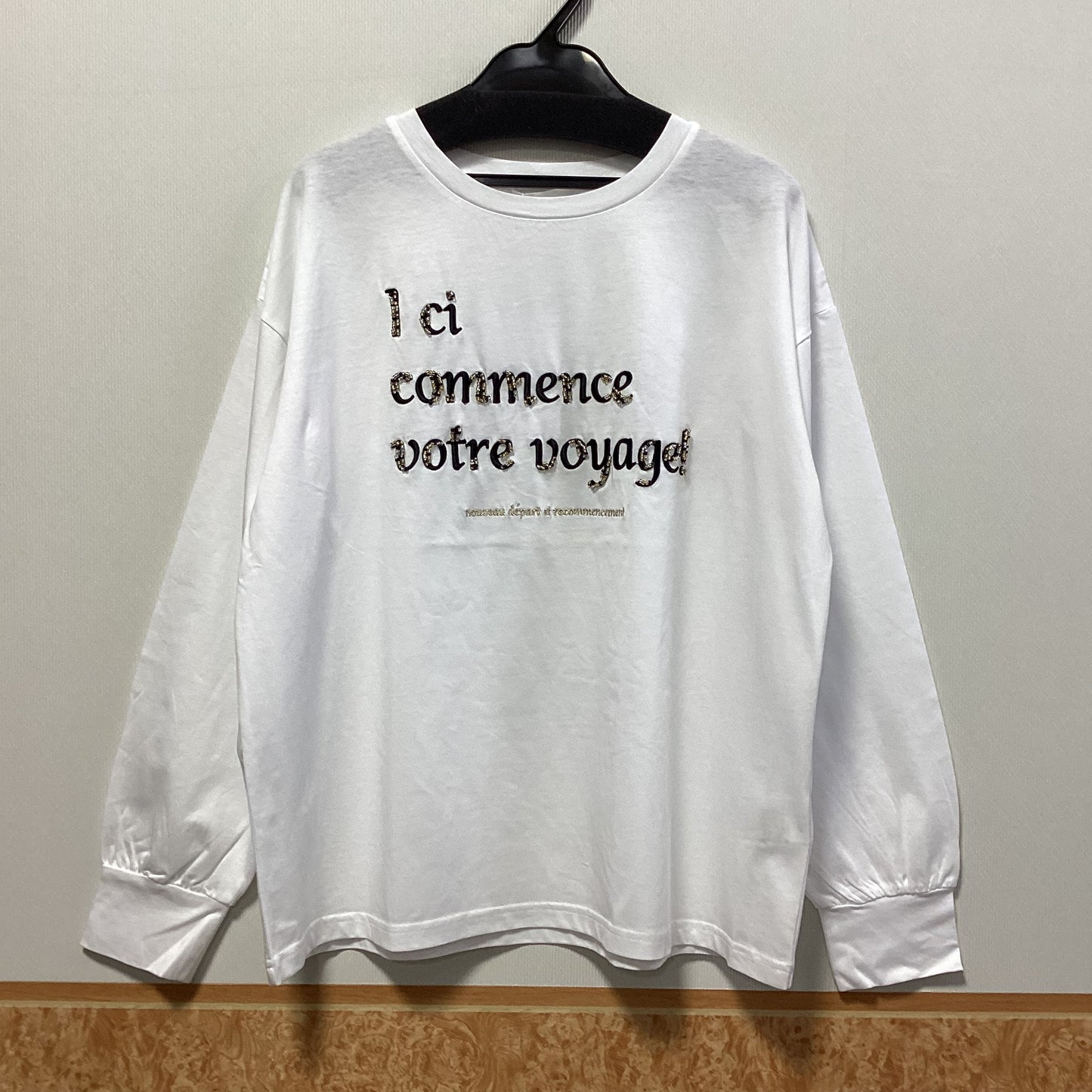 NICOLE white ロゴ刺繍長袖Tシャツ