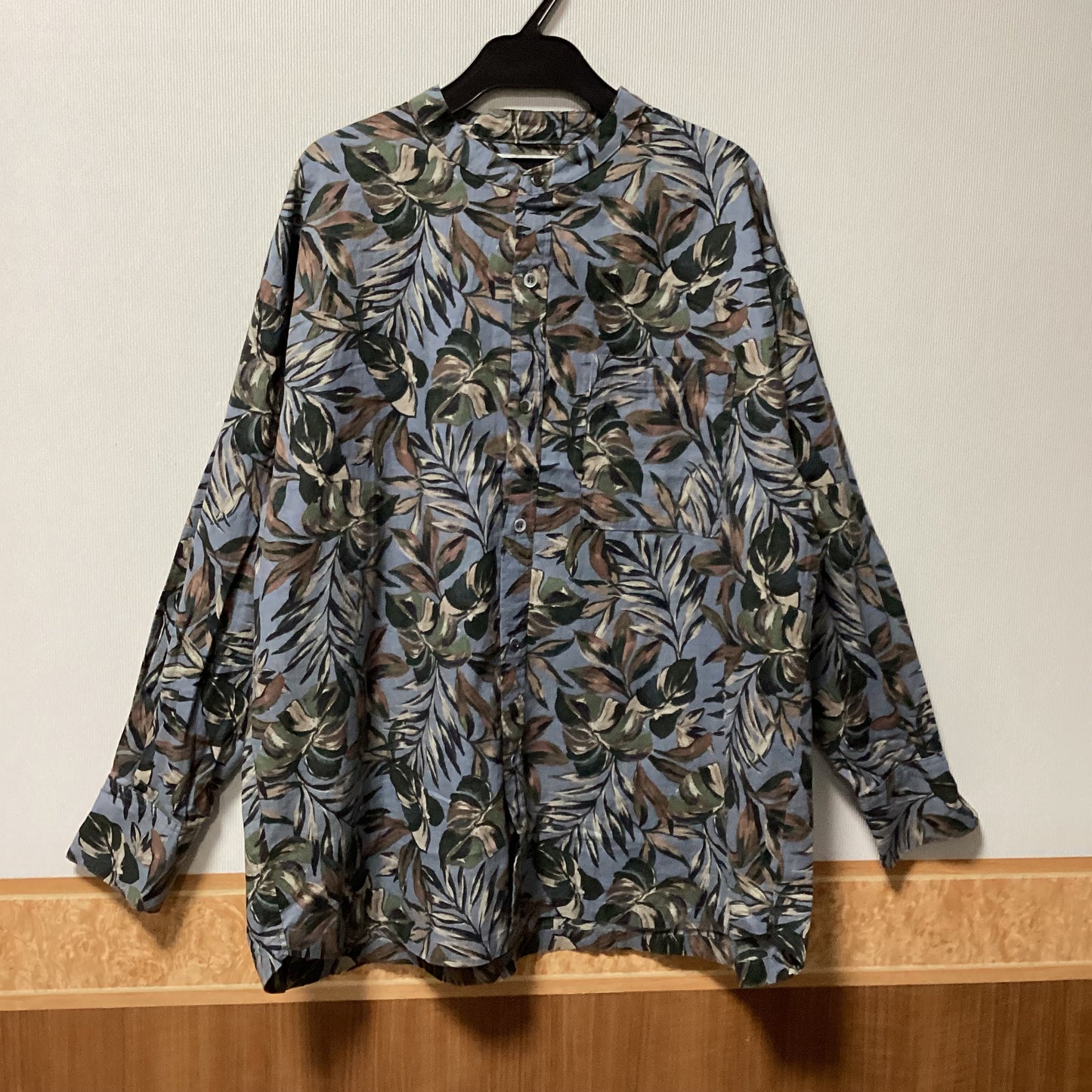 RNAーN 綿麻ボタニカル柄長袖シャツ