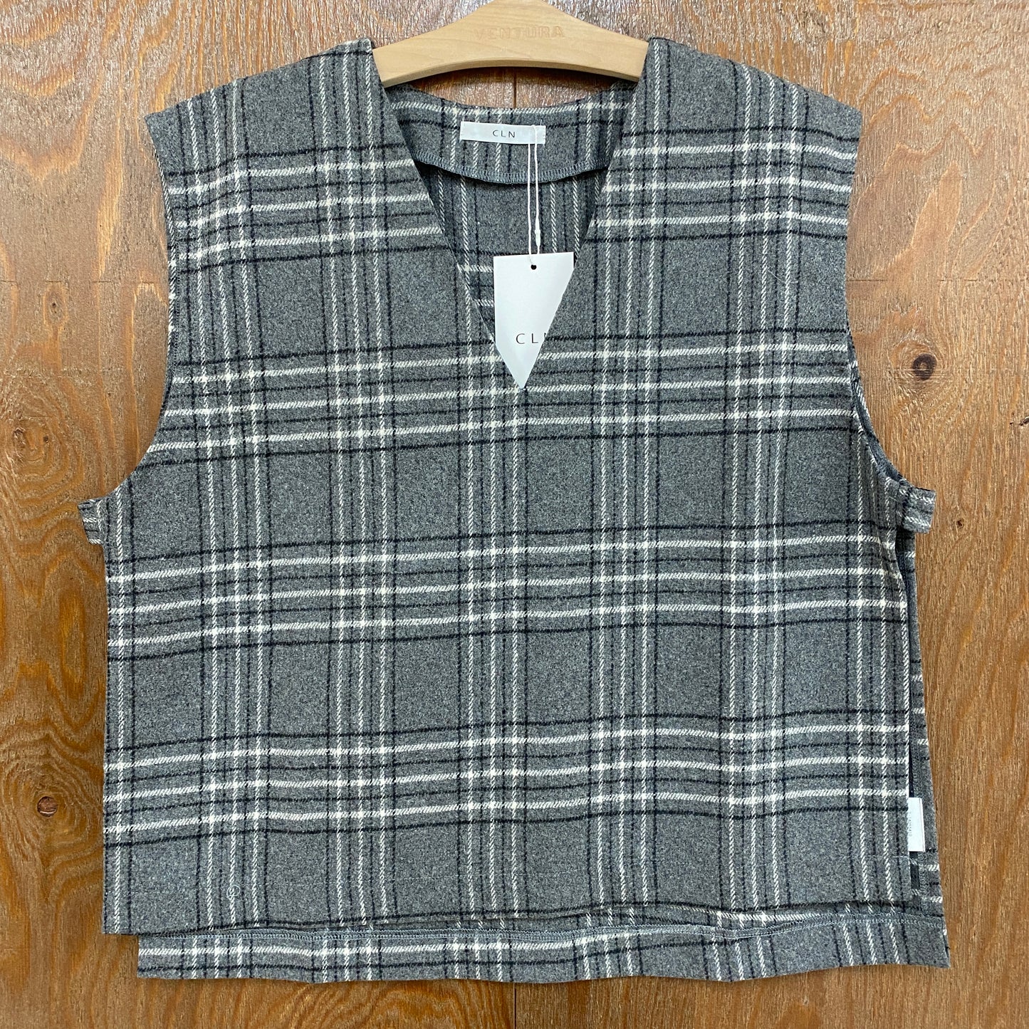 CLN サイドオープンVネックベスト