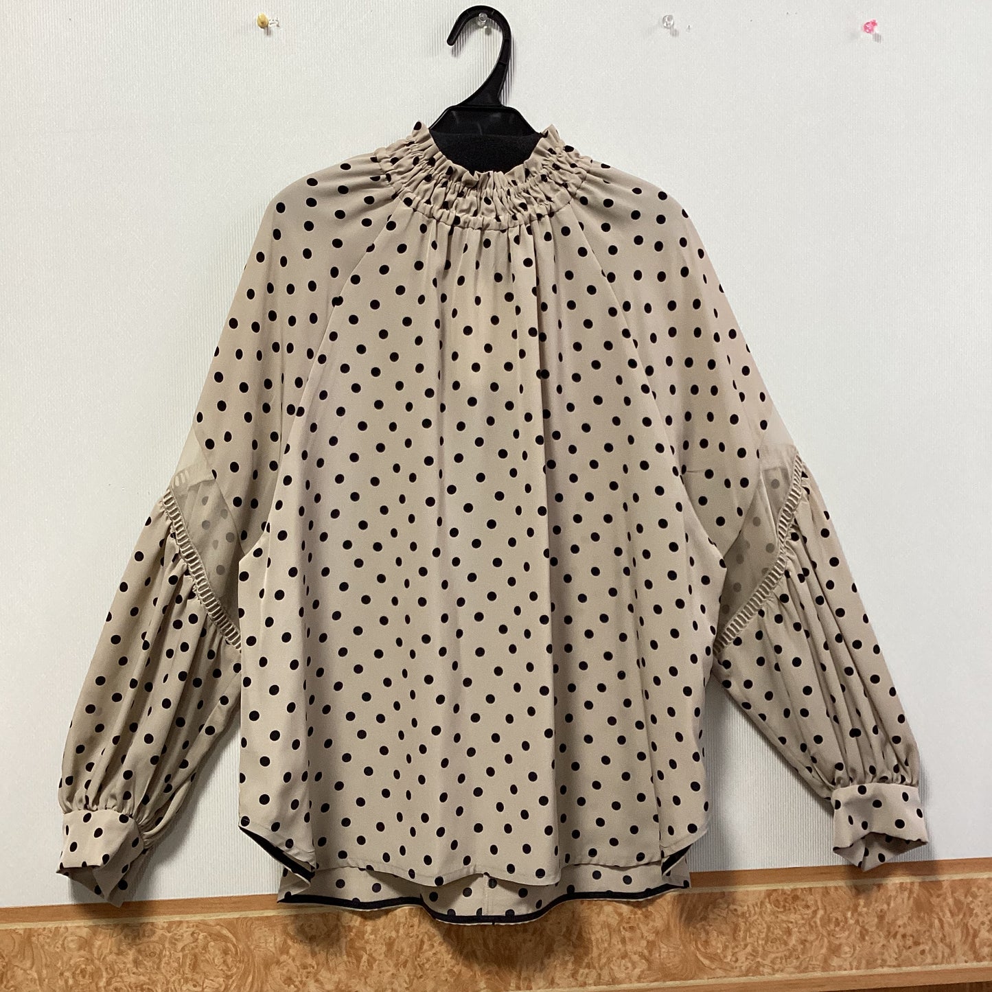 Lallia Mu ドット柄パフスリーブブラウス