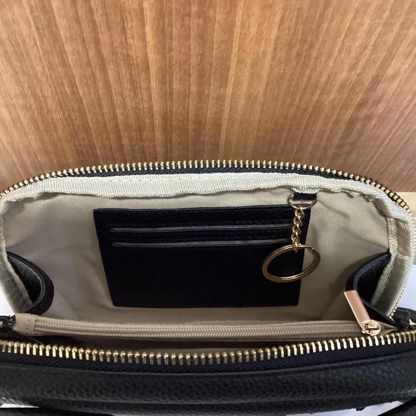 MUUMARJU 横型スクエアラウンドスマホショルダー