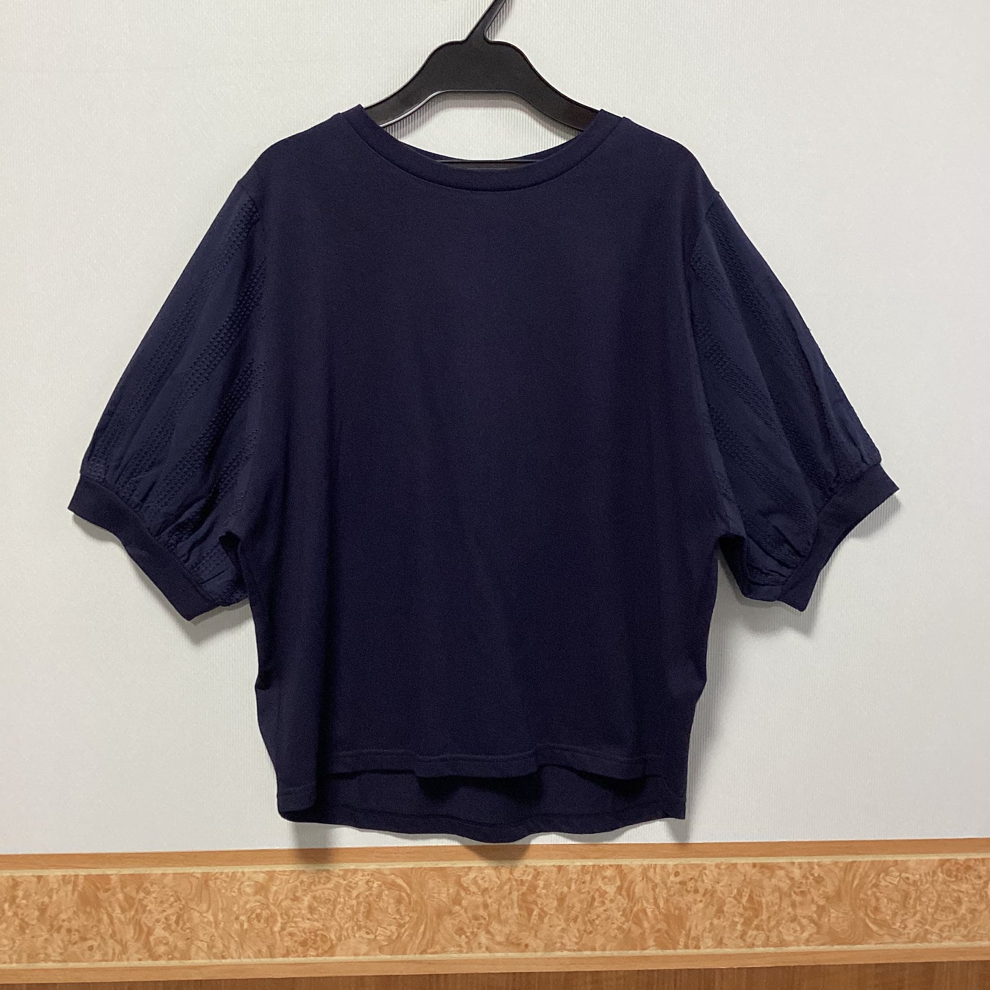 LILASIC 綿100%カットワーク刺繍パフスリーブTシャツ