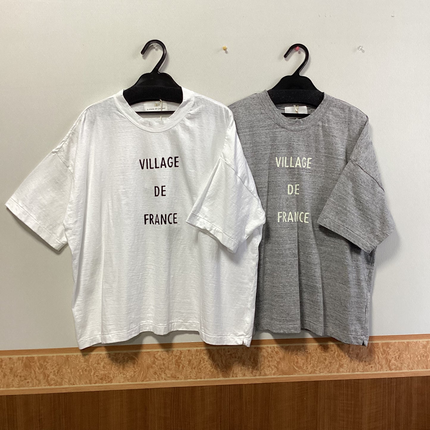 A PIECE OF LIBRARY 綿100% ロゴTシャツ