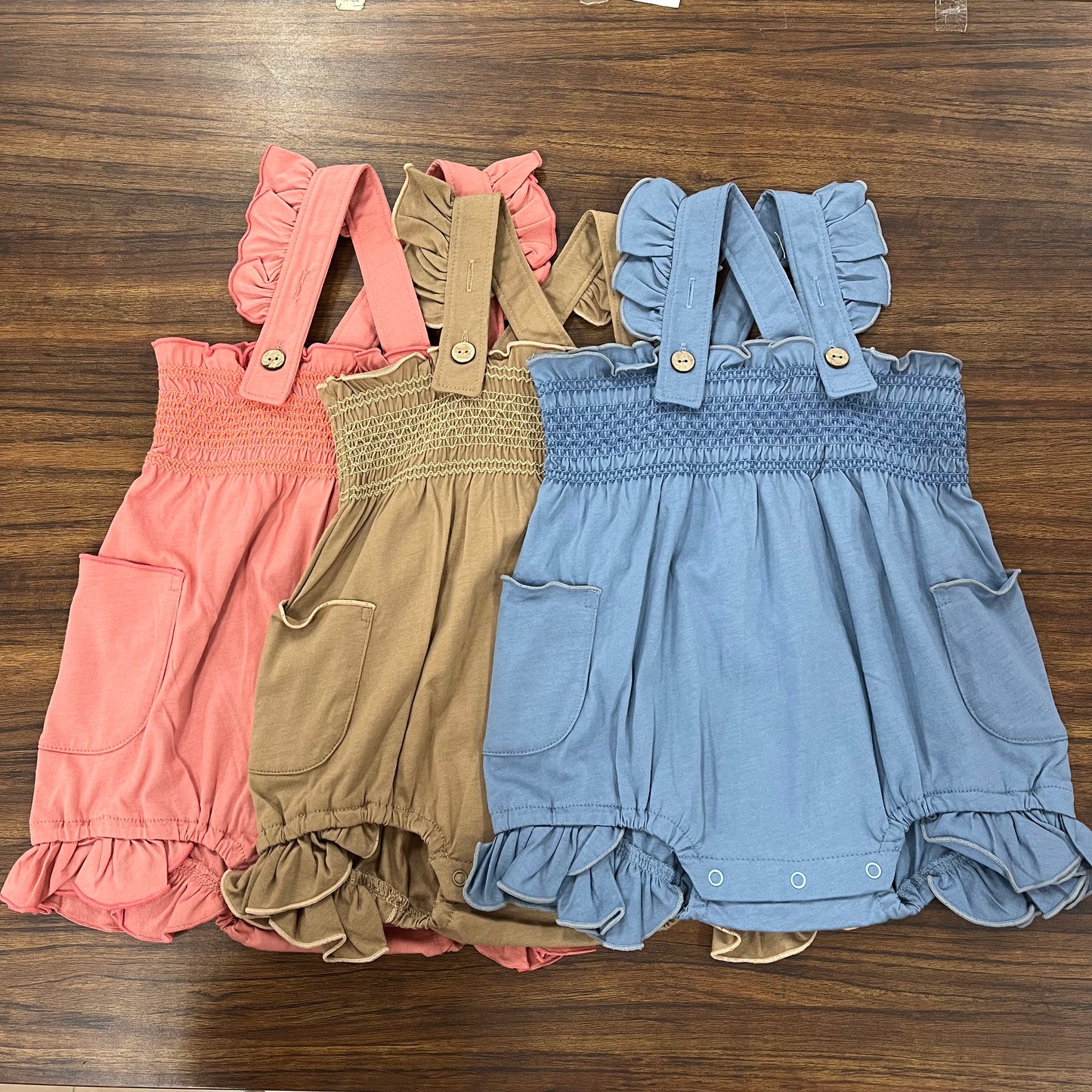 Ampersand シルクタッチフリルロンパース