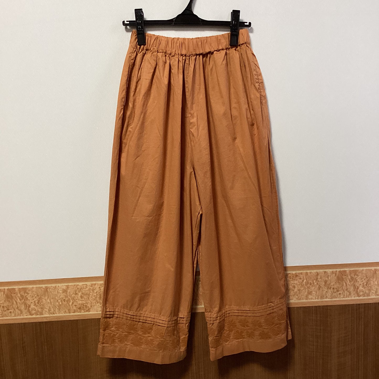 SUN VALLEY 日本製品染綿100%刺繍イージーパンツ