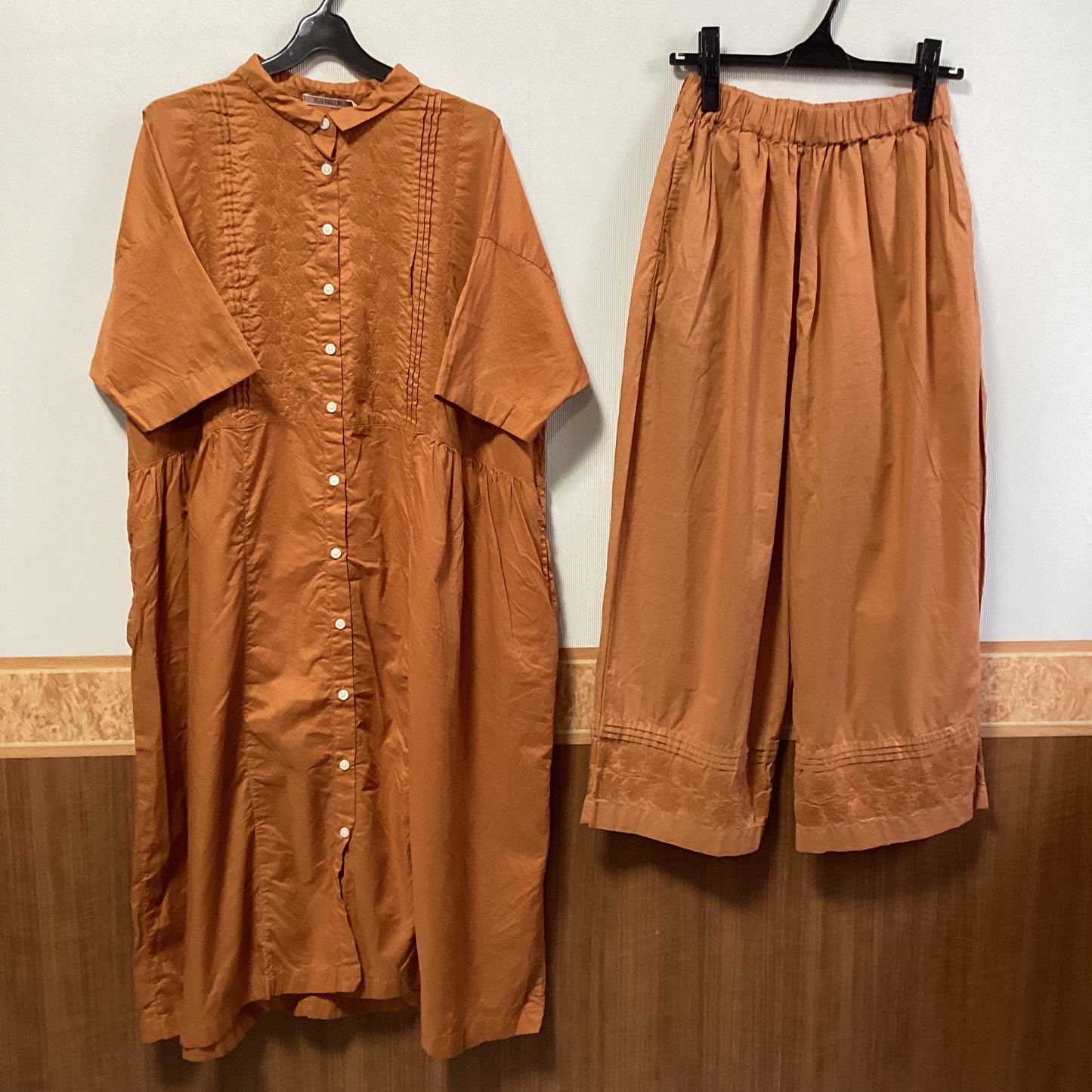 SUN VALLEY 日本製品染綿100%刺繍イージーパンツ