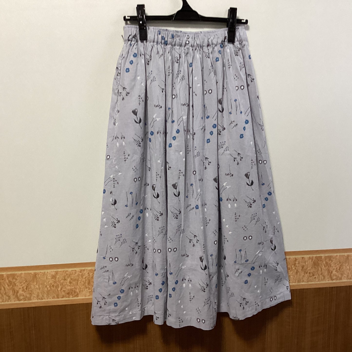 SUN VALLEY 小花柄フレアイージースカート