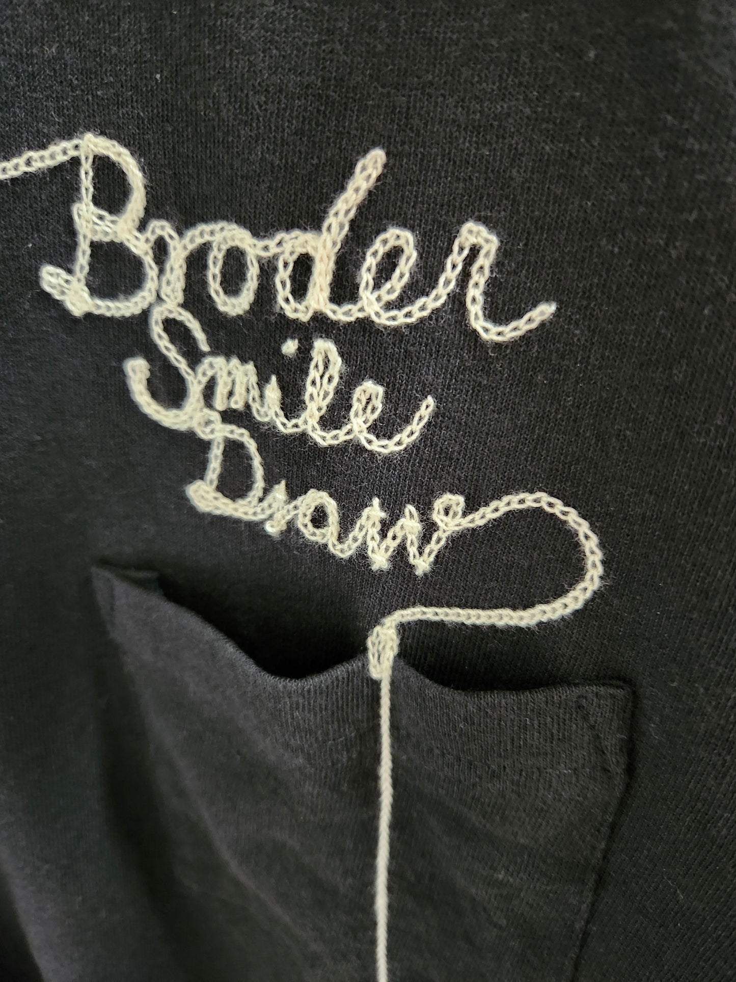 BRODER SMILEDRAW 綿100%刺繍Tシャツ