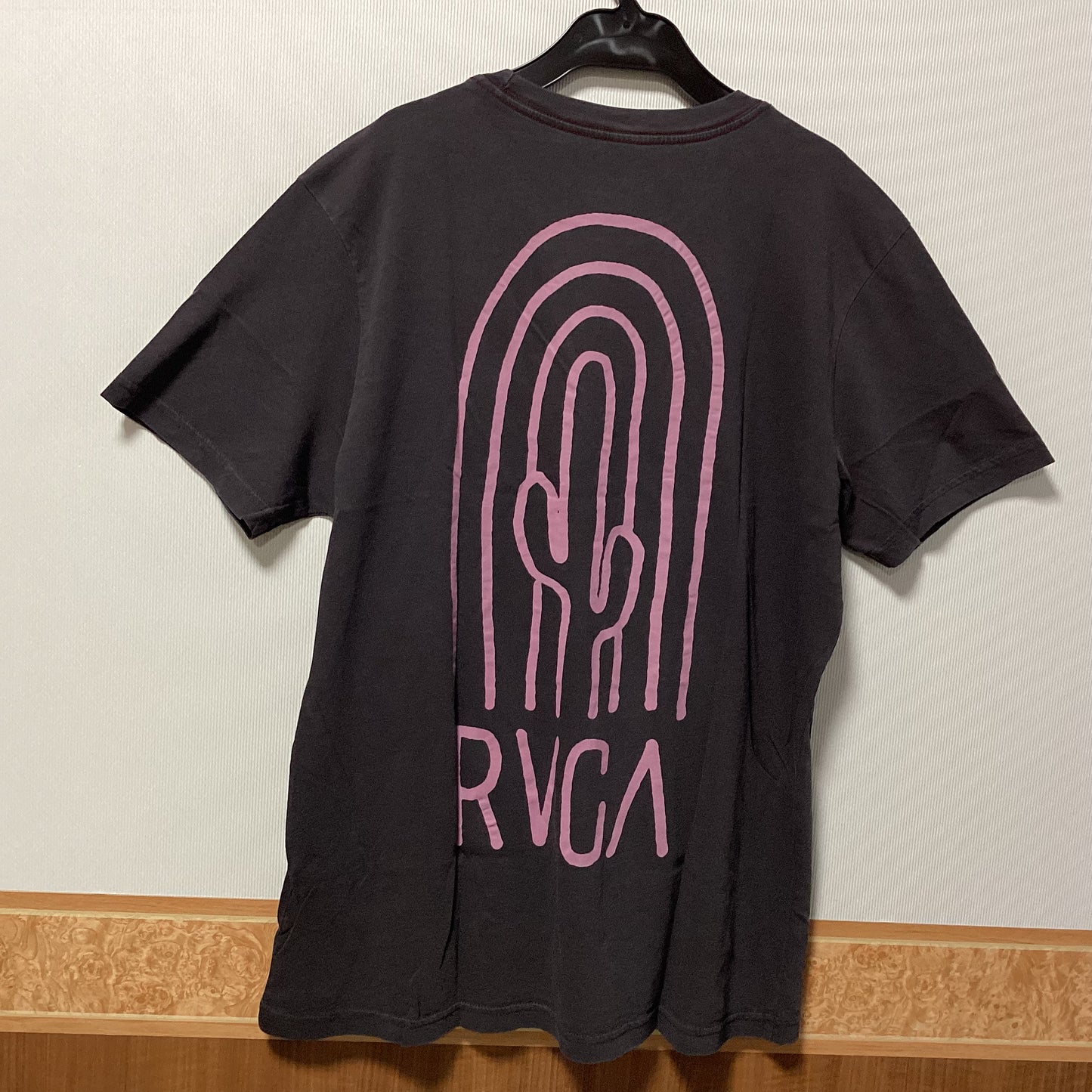 RVCA 綿100%プリント半袖Tシャツ