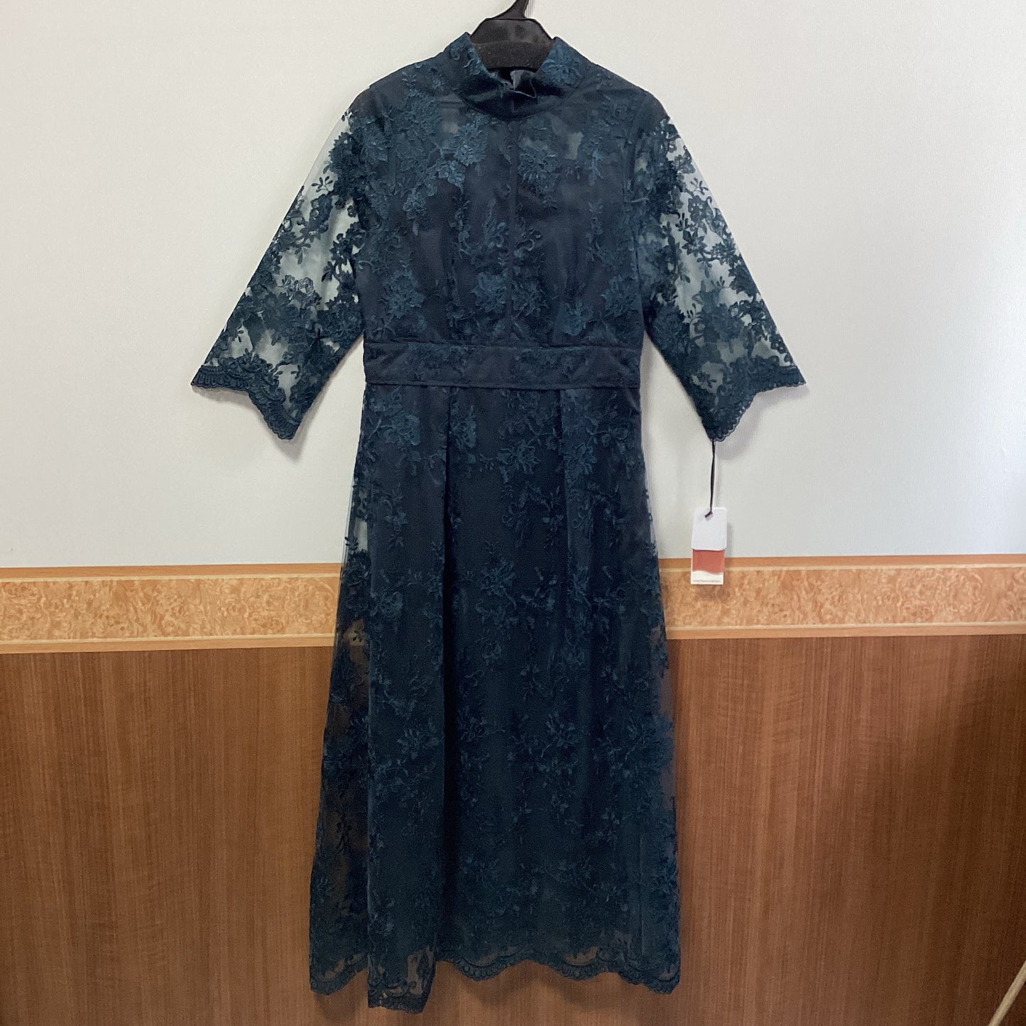 kanaell 刺繍レースサテンドレス