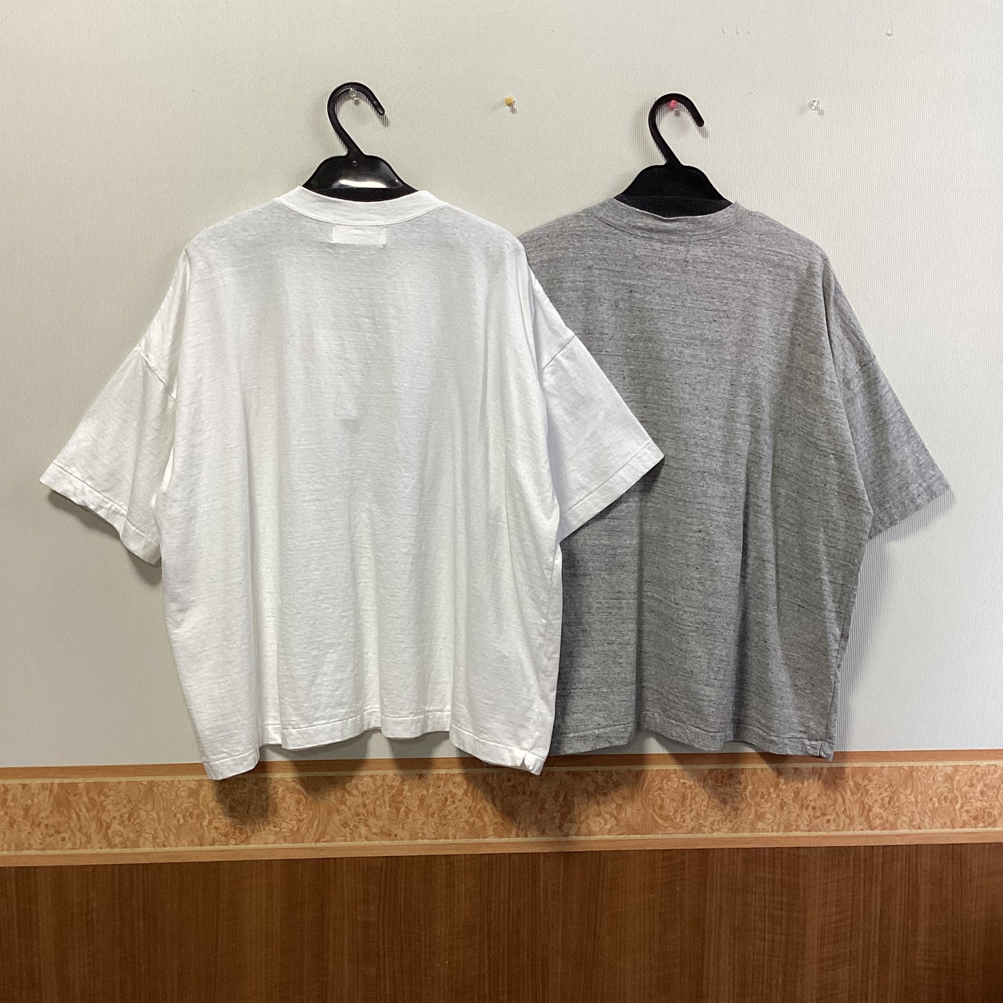 A PIECE OF LIBRARY 綿100% ロゴTシャツ
