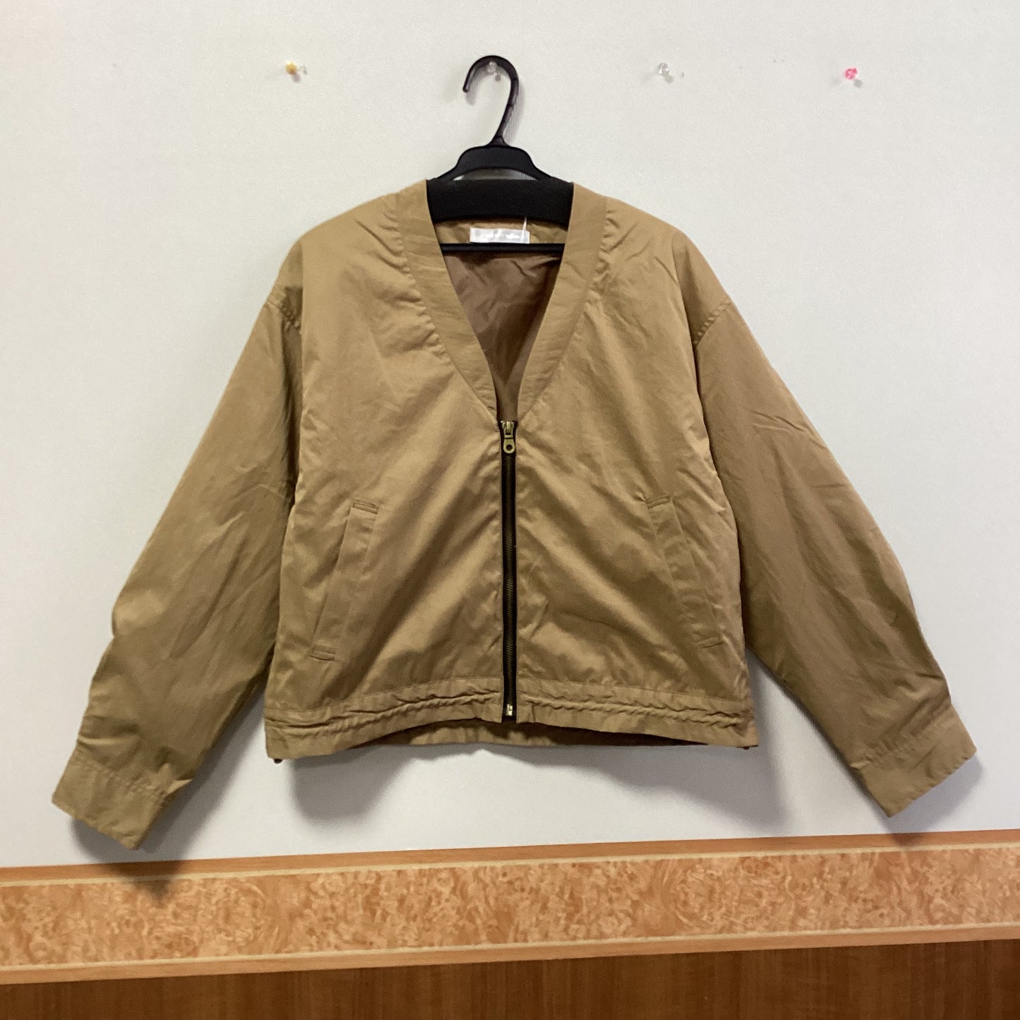 NICOLE white Vﾈｯｸｼﾞｯﾌﾟｱｯﾌﾟﾌﾞﾙｿﾞﾝ