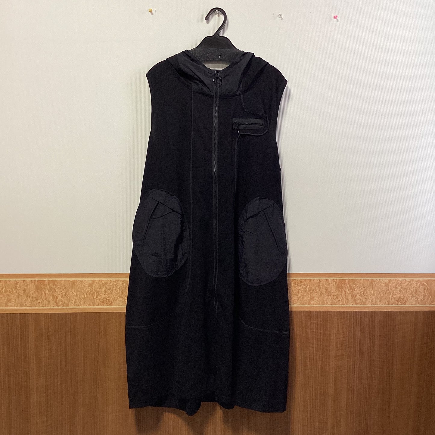 B.R.G フード付きロングベスト