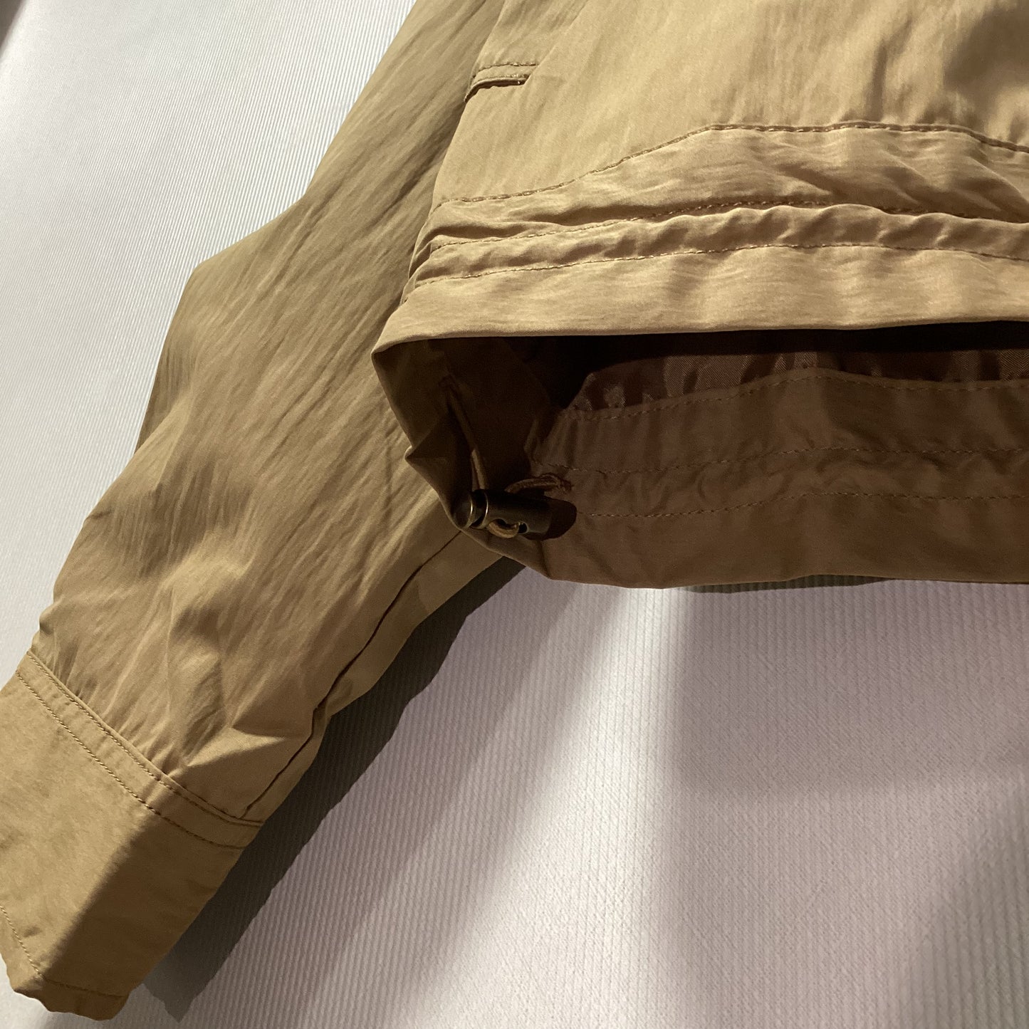 NICOLE white Vﾈｯｸｼﾞｯﾌﾟｱｯﾌﾟﾌﾞﾙｿﾞﾝ