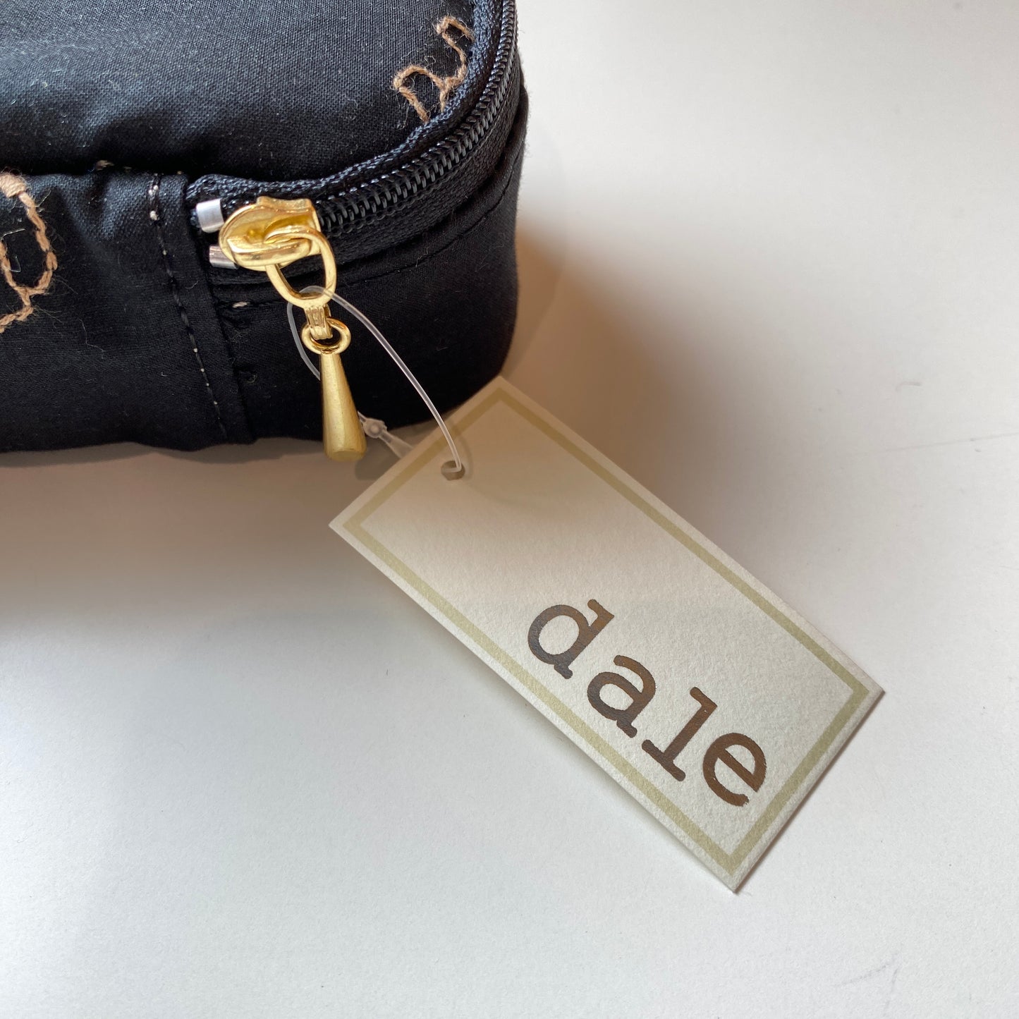 dale 長方形ポーチ(テディベア刺繍)