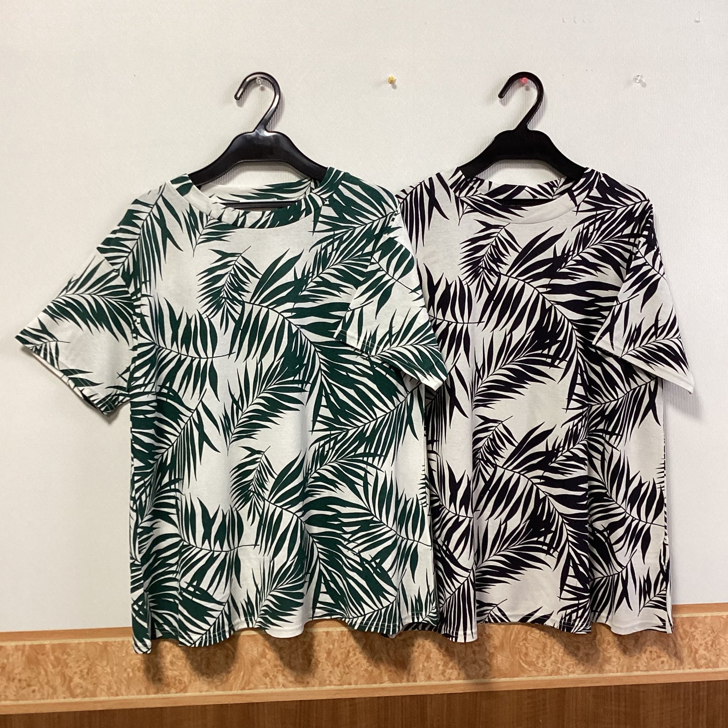Ambivalence 綿100%ﾎﾞﾀﾆｶﾙ柄半袖Tｼｬﾂ