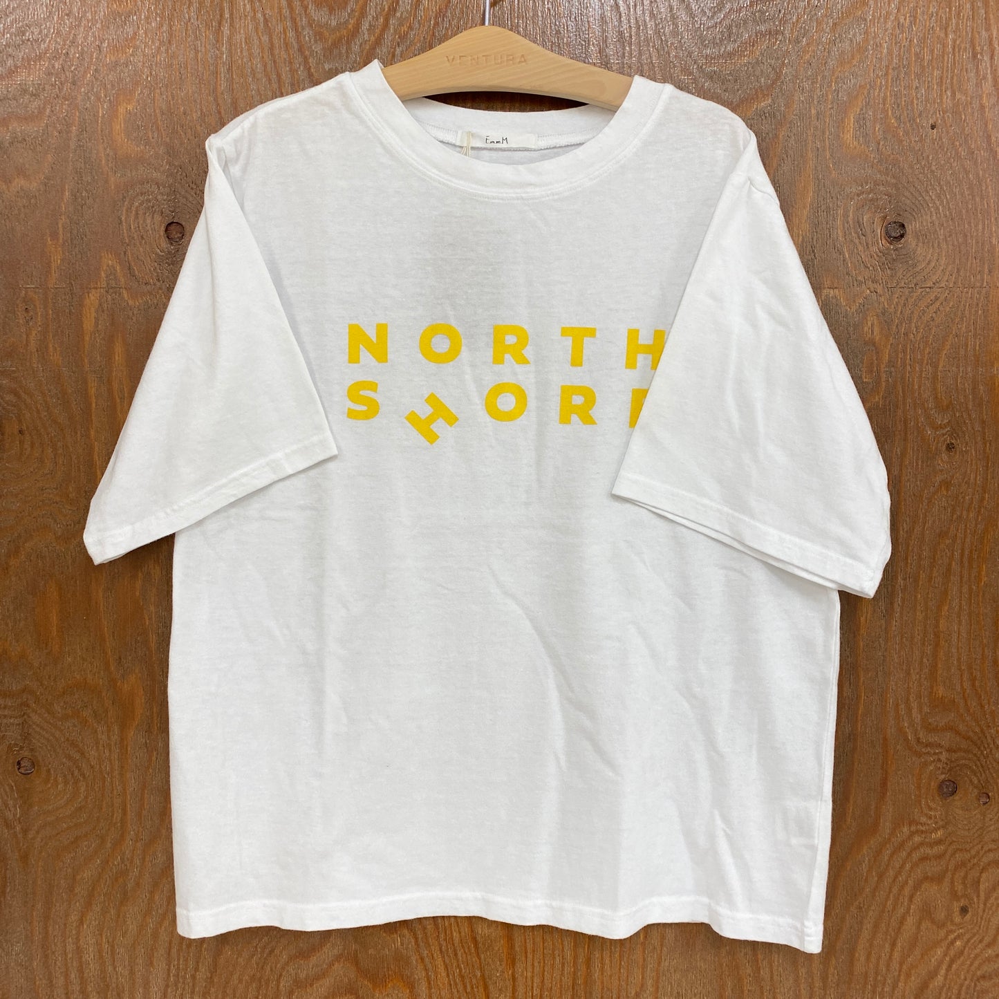 E.m.m.M North ShoreロゴTシャツ