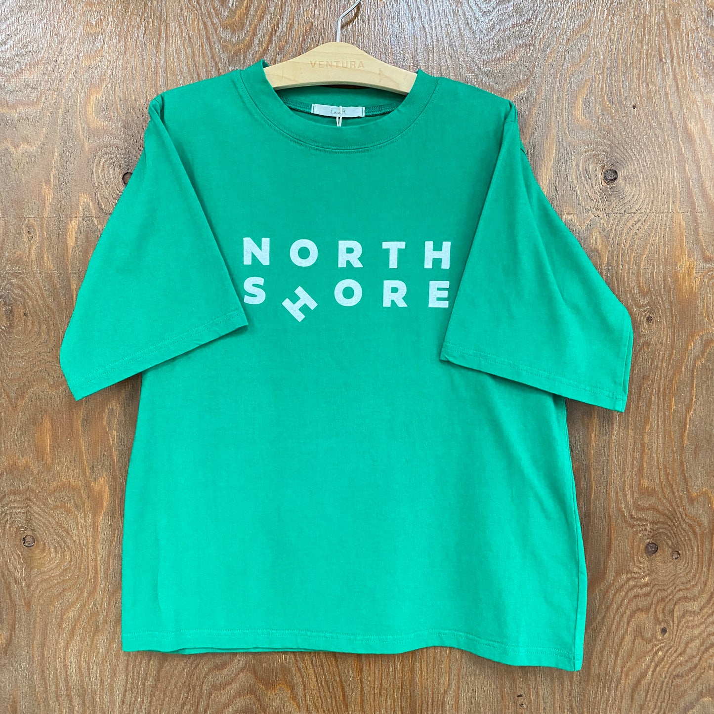 E.m.m.M North ShoreロゴTシャツ